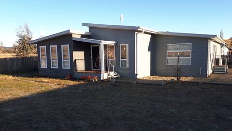Comfy & Spacious Home in Berridale, near Jindabyne