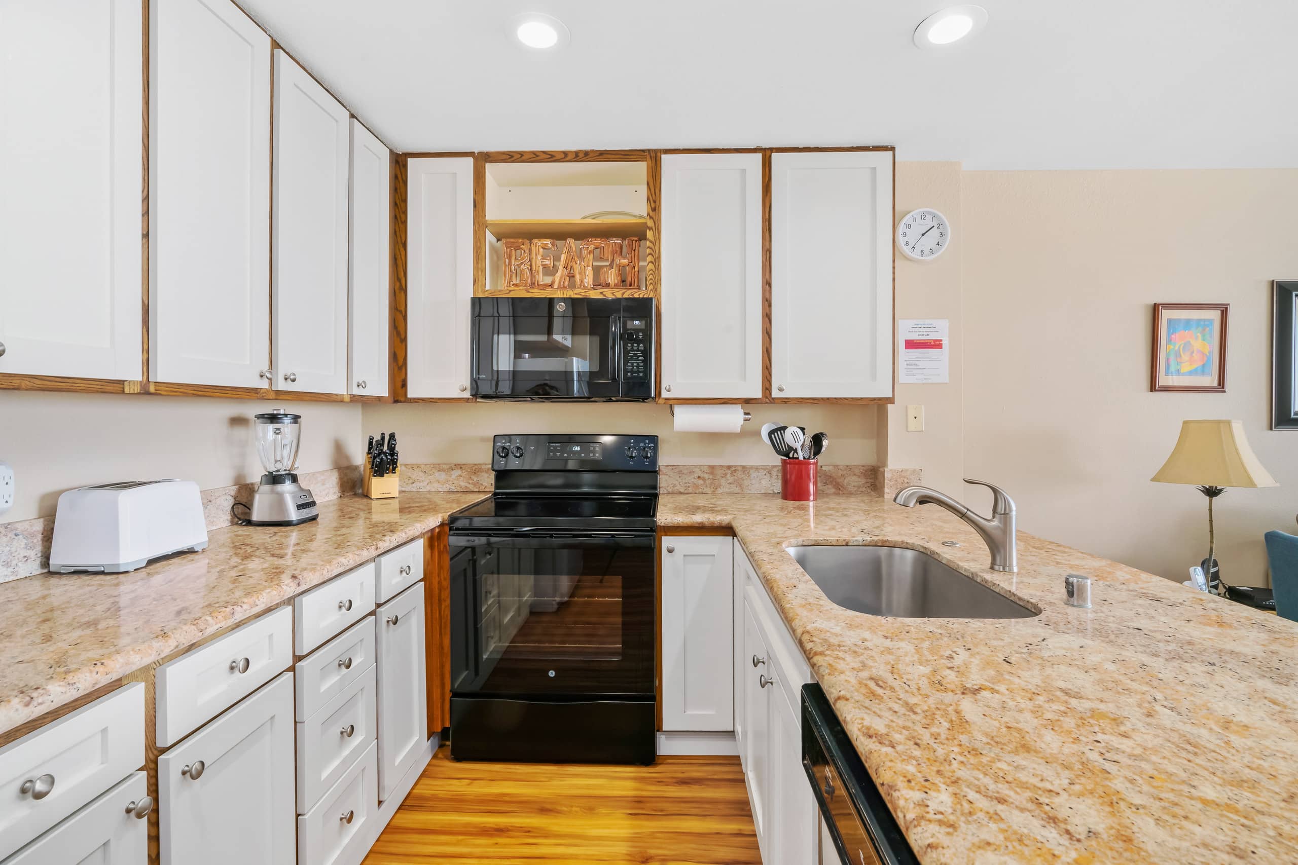 Beautiful OCEANFRONT Kauai Condo with beach access - Photo 7