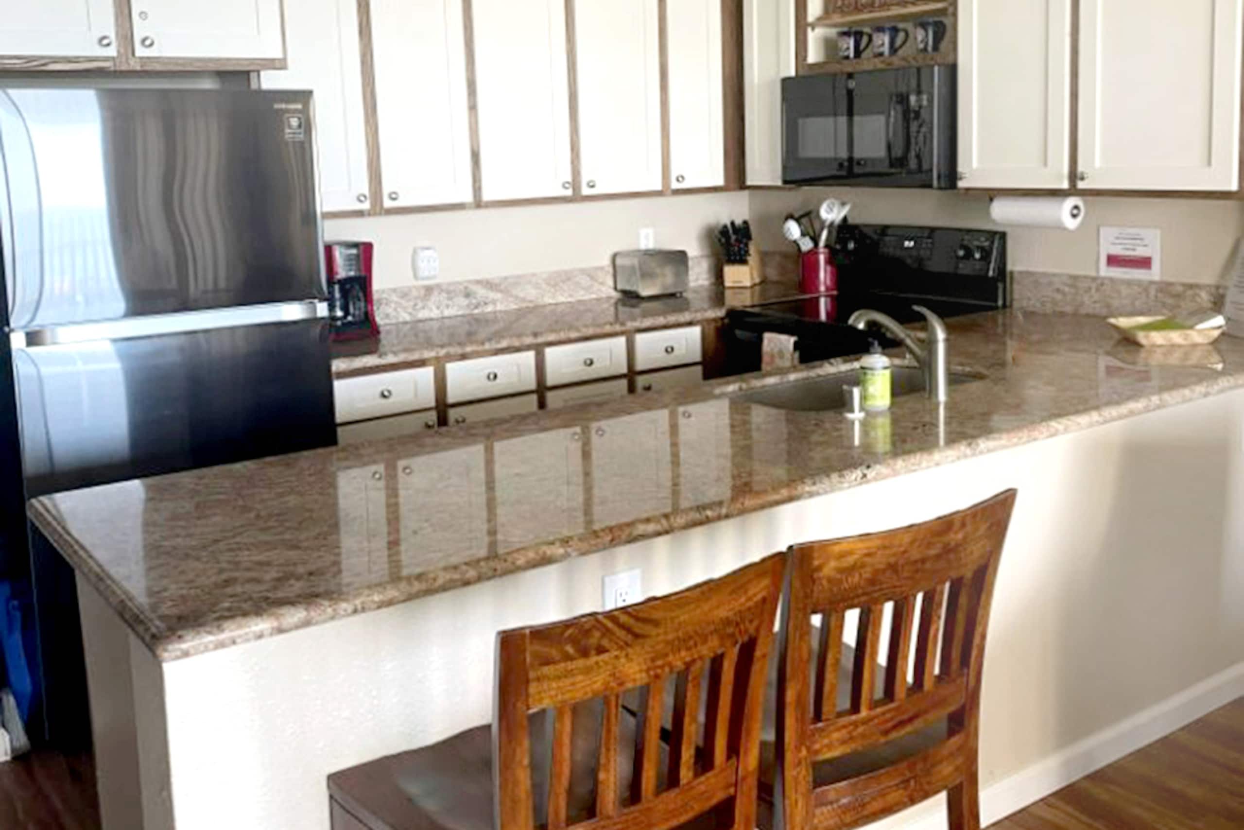 Beautiful OCEANFRONT Kauai Condo with beach access - Photo 6