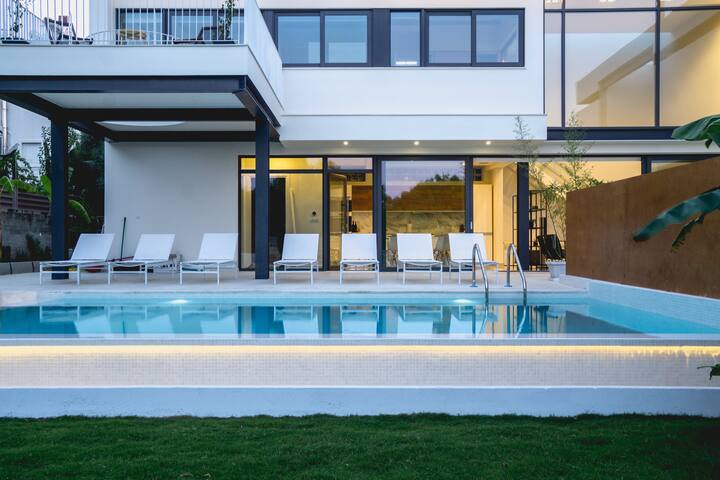 NRG Villas-Enjoy Luxury-only 5′ on foot from beach gallery image 5