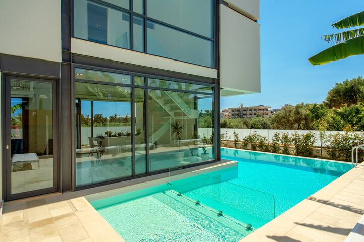 NRG Villas-Enjoy Luxury-only 5′ on foot from beach gallery image 4