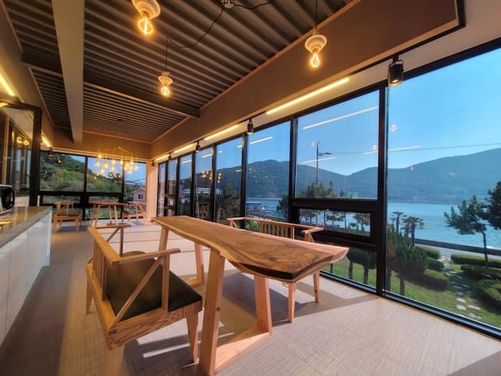 This is a 130m2 spacious accommodation with a glass window with an ocean view, a great place for a…