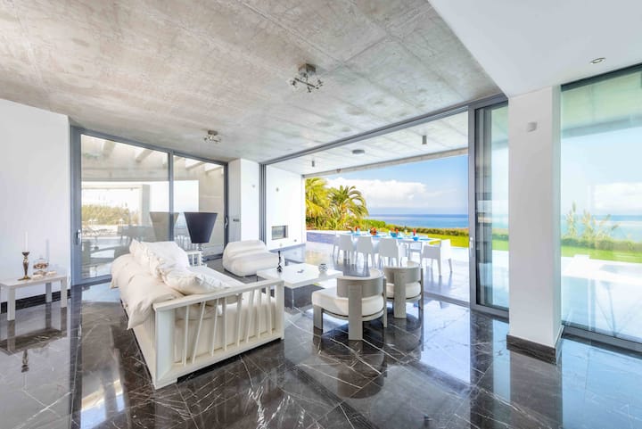 Luxury Villa By The Sea With Heated Pool - Ayia Napa