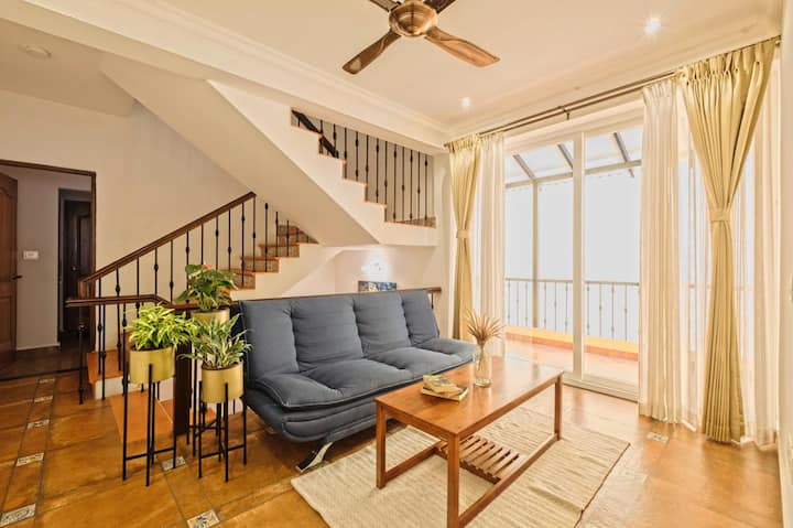 1st Floor space to chill, relax, read a book maybe or play some board games.