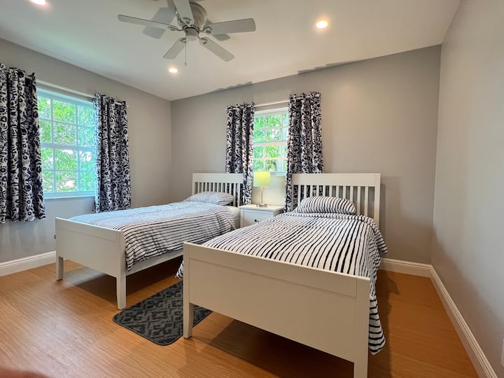 Მეორე საძინებელი ტყუპი საწოლებით