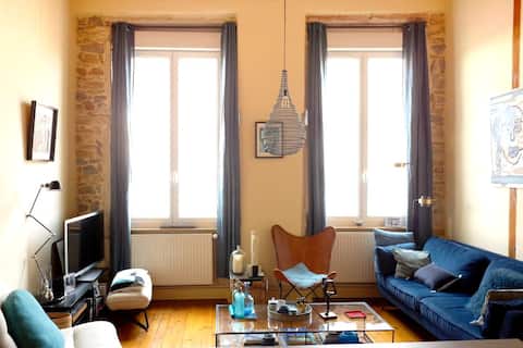 Top performing Airbnb: Coeur Croix Rousse, beautiful Canut apartment Lyon view in Lyon