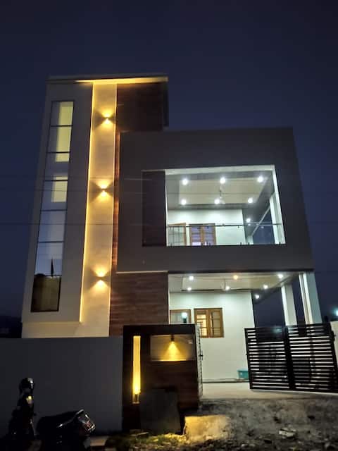 Cheerful 3 bedroom residential home with parking