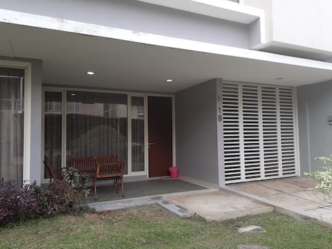 Comfortable home, very strategic location, Manado.