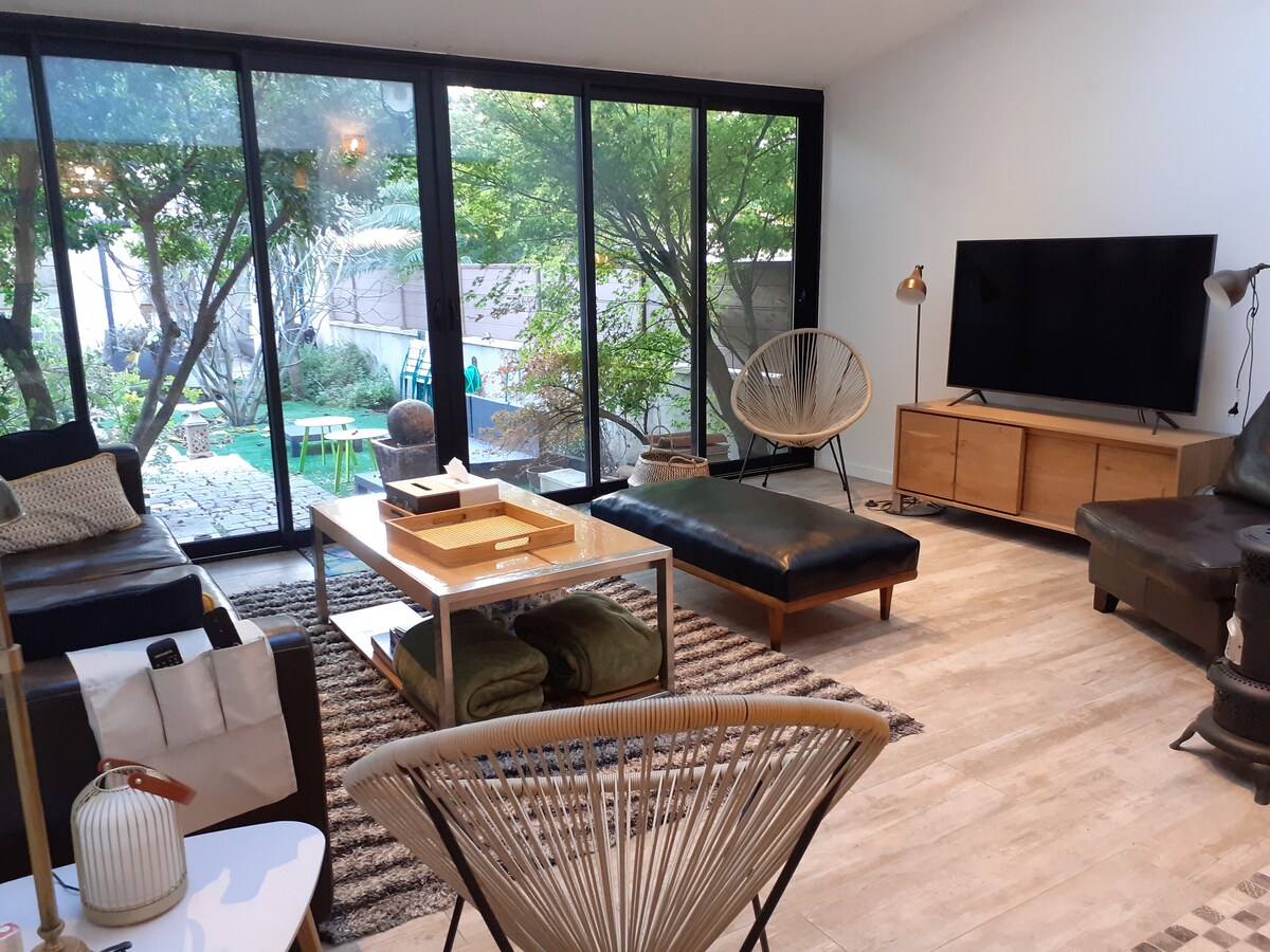 Propriété Airbnb réussie: Green setting, city of wine and quays a stone's throw away à Bordeaux