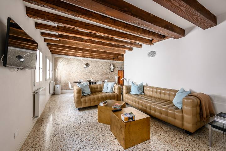 Apt Teatro: Fascino antico e design a San Marco gallery image 4