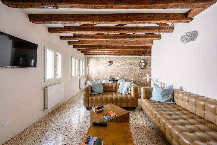 Apt Teatro: Fascino antico e design a San Marco gallery image 5