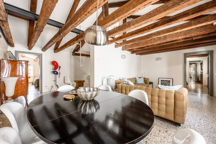 Apt Teatro: Fascino antico e design a San Marco gallery image 3