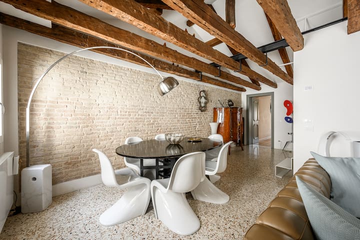 Apt Teatro: Fascino antico e design a San Marco gallery image 2