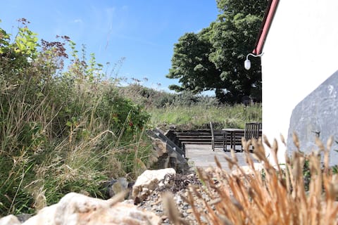 The Maenllwyd: Grade 2 listed former coaching inn.