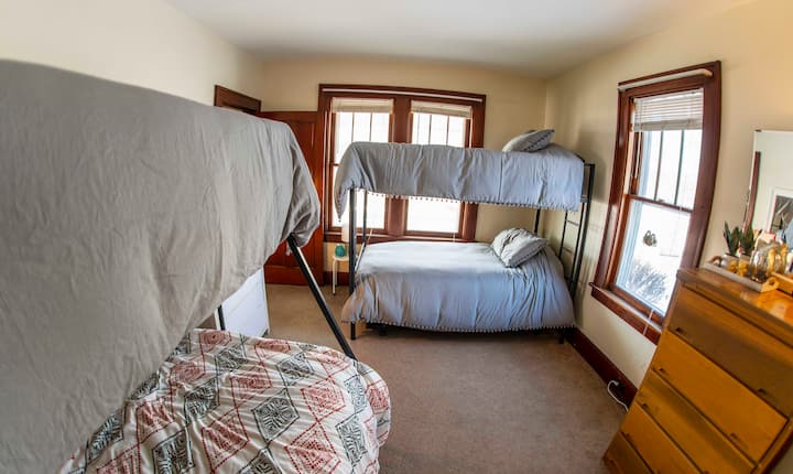 Our ground floor bunk room is catered to kids, but it's also plenty comfortable for adults!  Accommodate all the bridesmaids and groomsmen!? 5 twin mattresses (2 roll out), and one full bed. Up to 7 people can sleep here.  2 dressers for clothing. 
