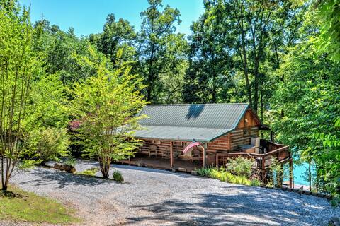 Lakein’ It Easy With Private Dock
