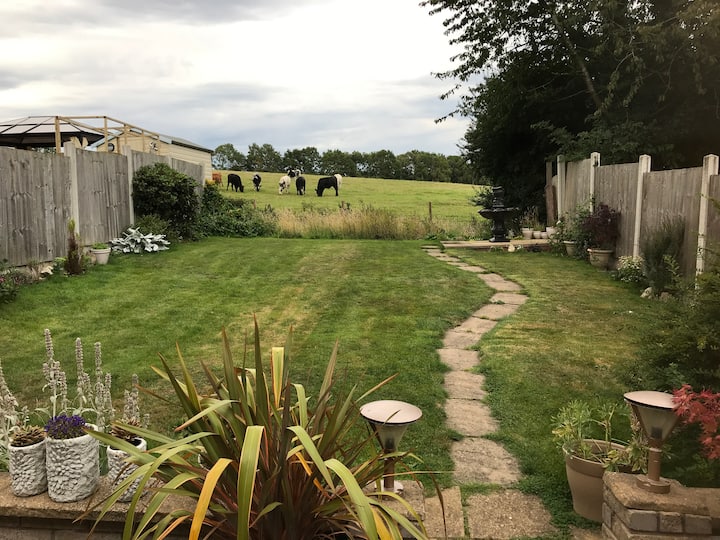 Serene place Cottages for Rent in Bromsgrove, Birmingham