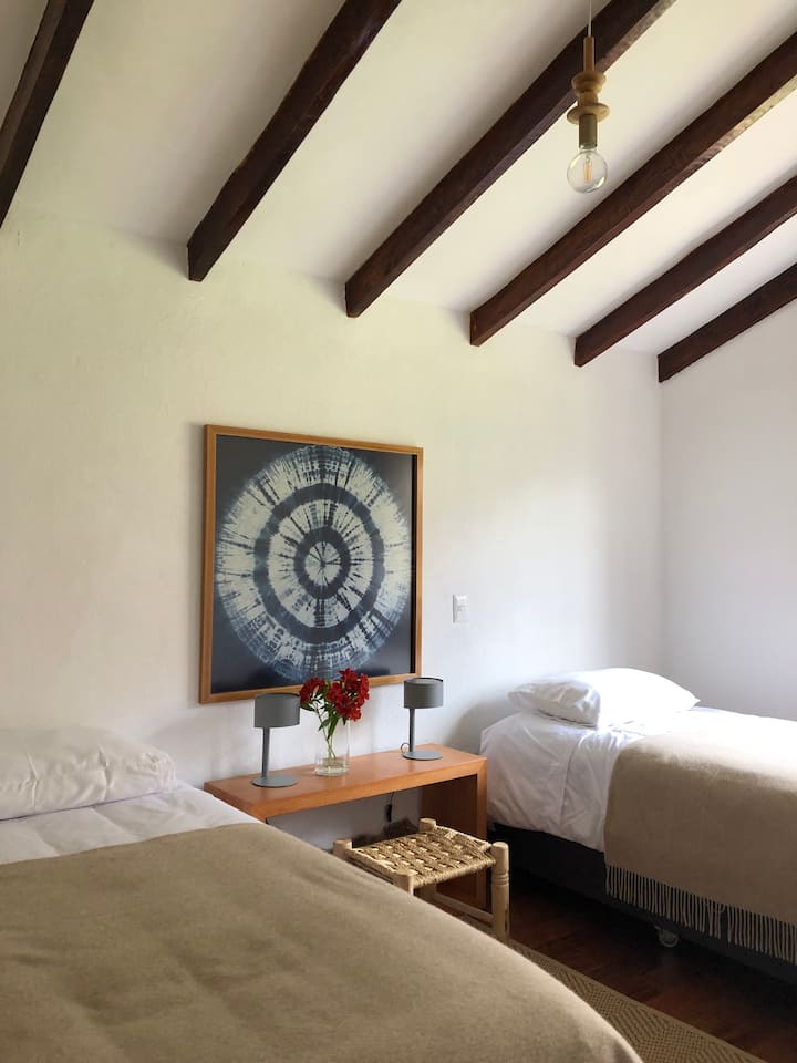 Соба 2 со брачни кревети (широки 125 - 149 см)