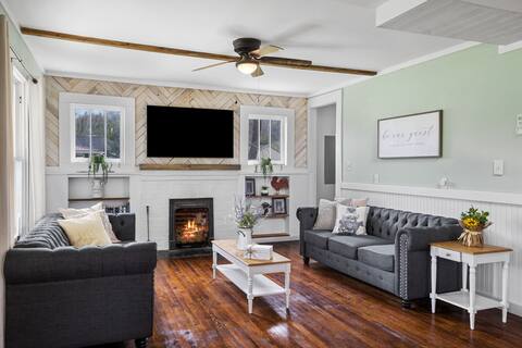 5 Star Lovely Farmhouse-Sleeps 9