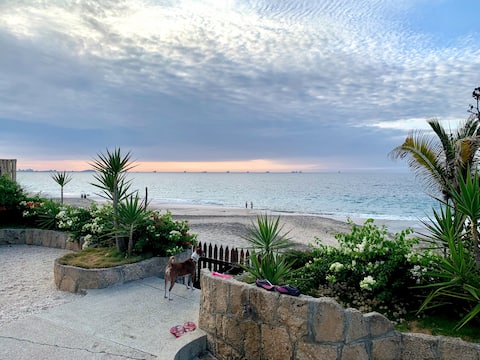 At the foot of the Capaes sea, family home.