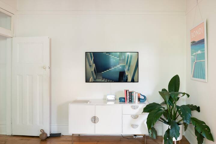 Entire home just minutes from beach gallery image 3