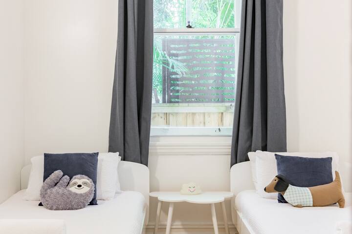 Entire home just minutes from beach gallery image 4