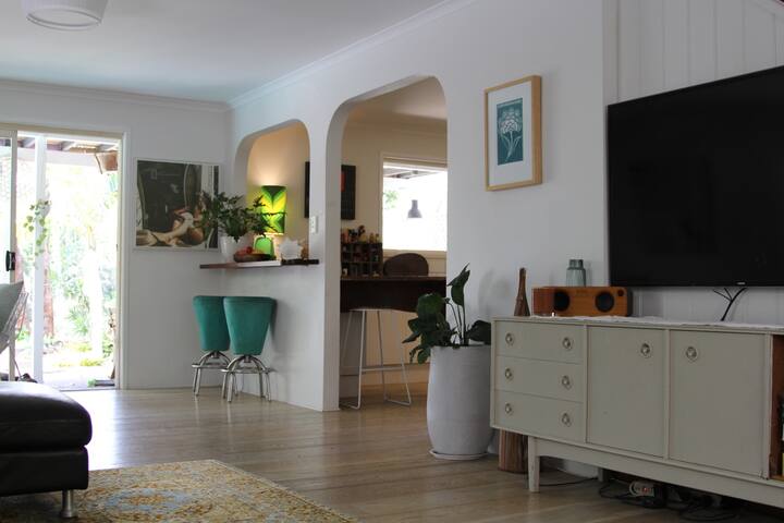 Hamptons-style riverside house ~ 800m to beach gallery image 5