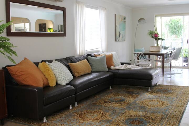 Hamptons-style riverside house ~ 800m to beach gallery image 2