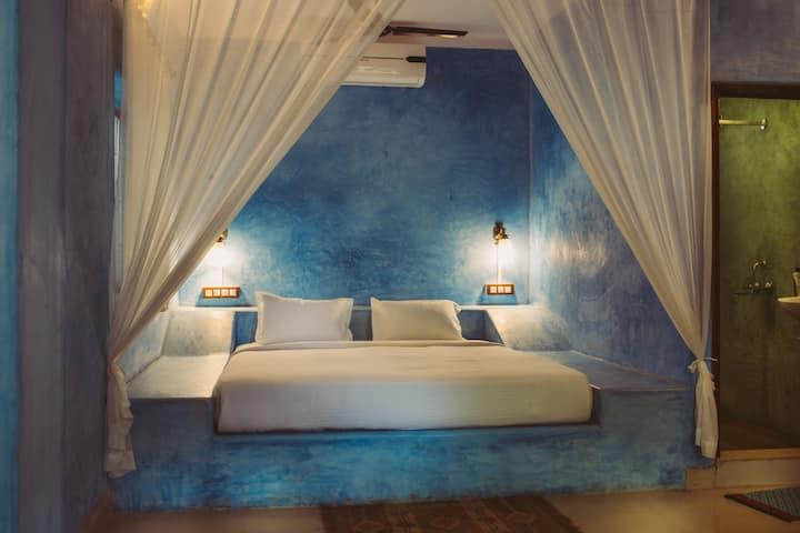 Bedroom 1 image 5