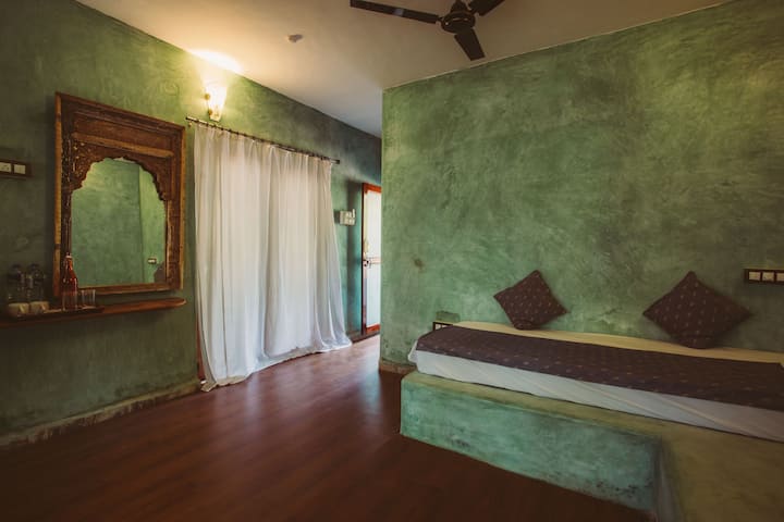 Bedroom 1 image 2