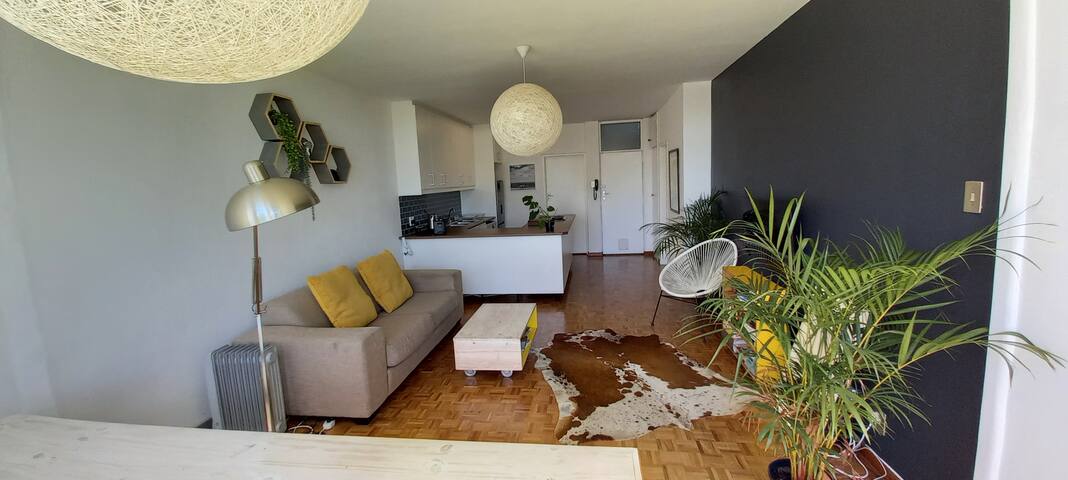 Lovely 2 bedroom rental unit with communal pool gallery image 4