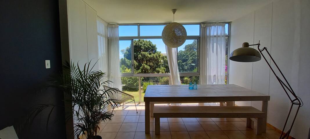 Lovely 2 bedroom rental unit with communal pool gallery image 5