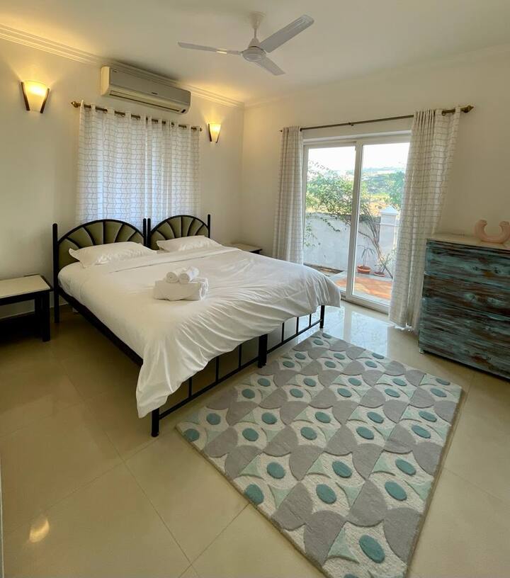 Bedroom 2 image 1