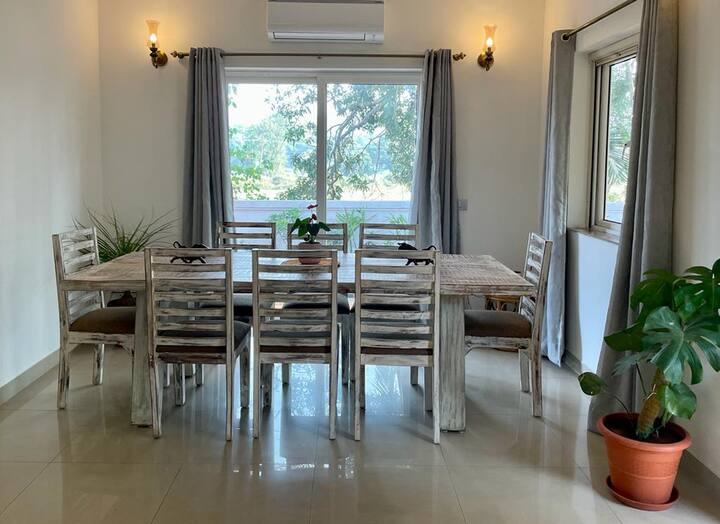 Dining area image 3