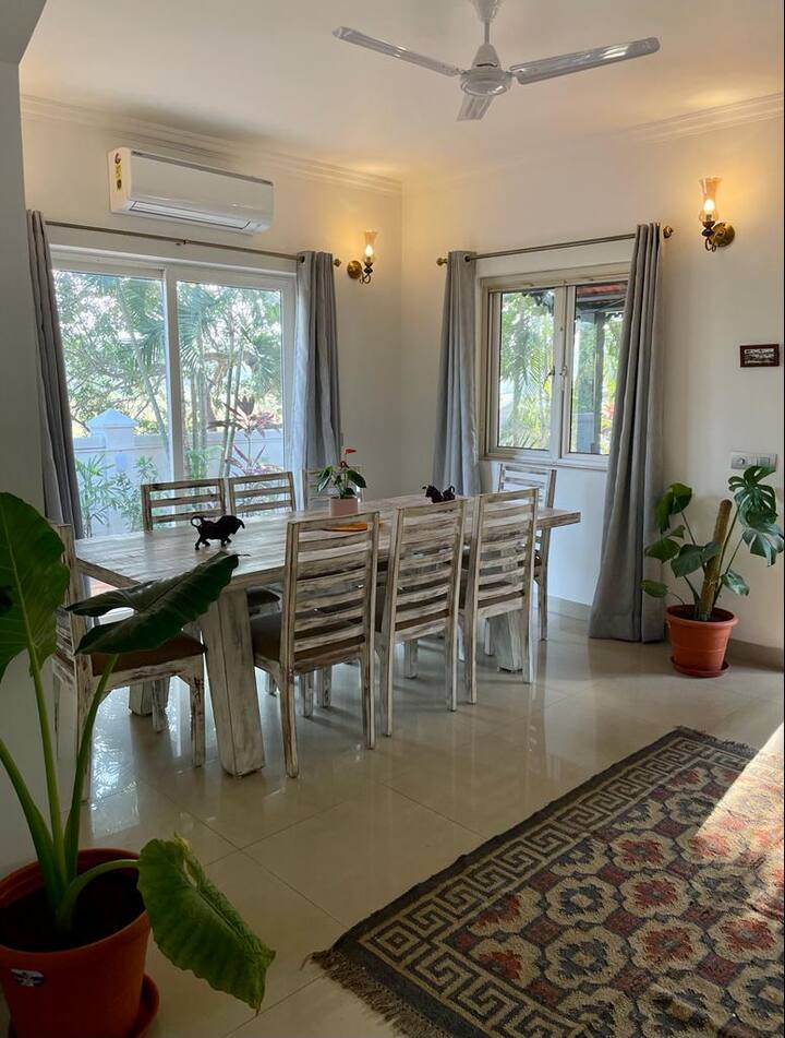 Dining area image 2