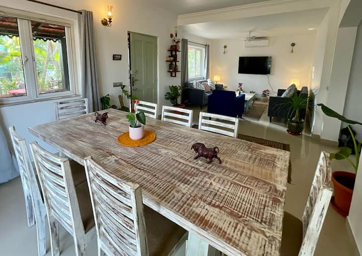 Dining area image 4