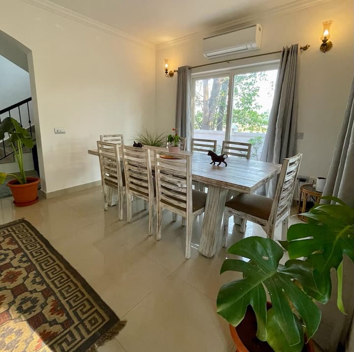 Dining area image 1