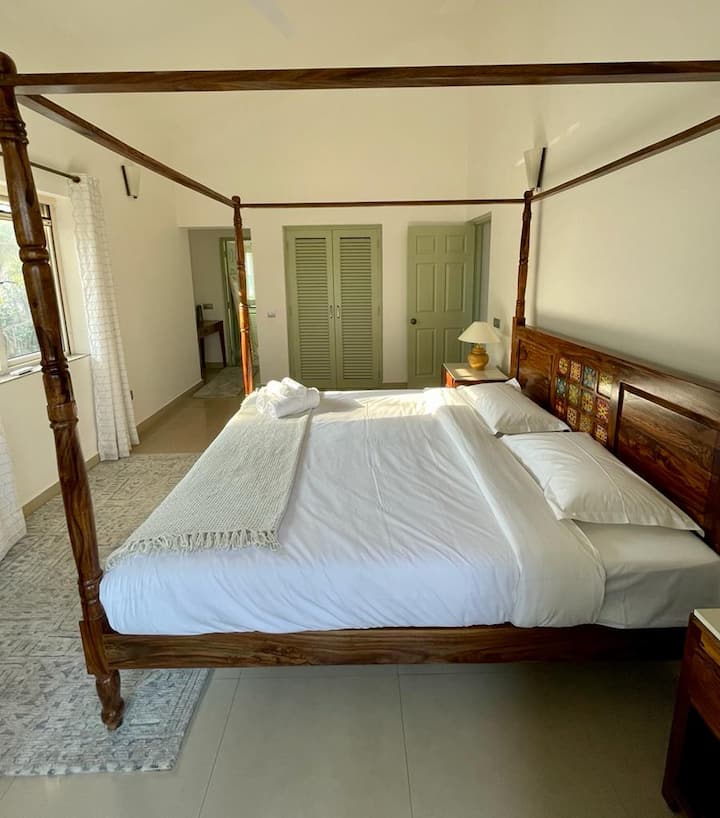 Bedroom 1 image 2