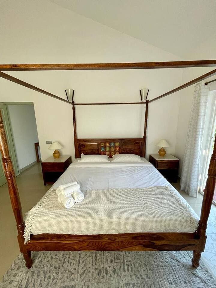 Bedroom 1 image 4