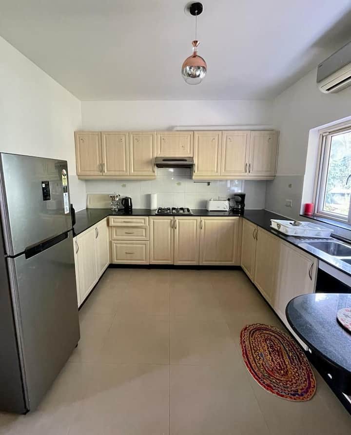 Full kitchen image 1