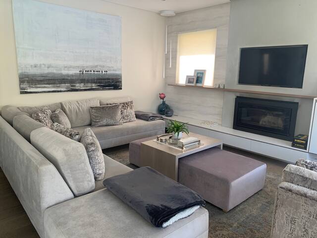 Stunning central home – in/out-door living gallery image 2