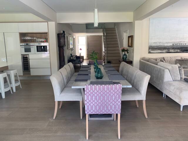 Stunning central home – in/out-door living gallery image 3