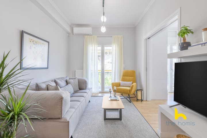 Sun-Splashed 2-BDR Corner APT with Hillside views!