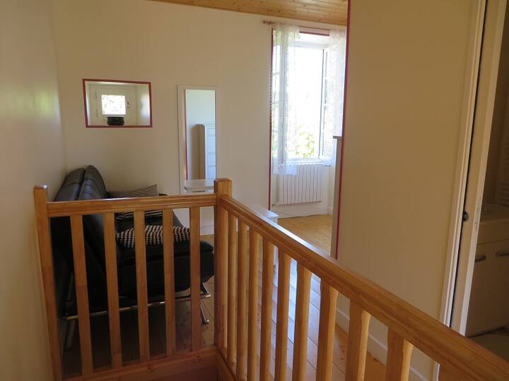 Terrasse &  Jardin,  Parking Privé, Location Calme - Jonzac