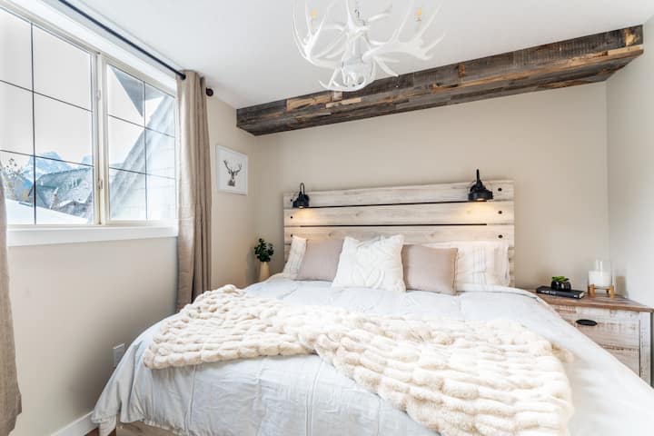 Take in the incredible views of the famous 3 sisters mountain range just outside the window of the master bedroom. Canmore is just so beautiful.