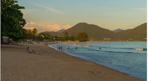 Airbnb em destaque: Beautiful apartment with a pool and air-conditioning em Ubatuba
