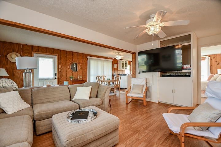 Cozy Beach House With Gulf Views And Salty Air. - Galveston