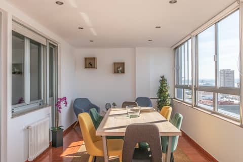 Propiedad de Airbnb exitosa: A bright apartment in Cuatro Caminos en A Coruña