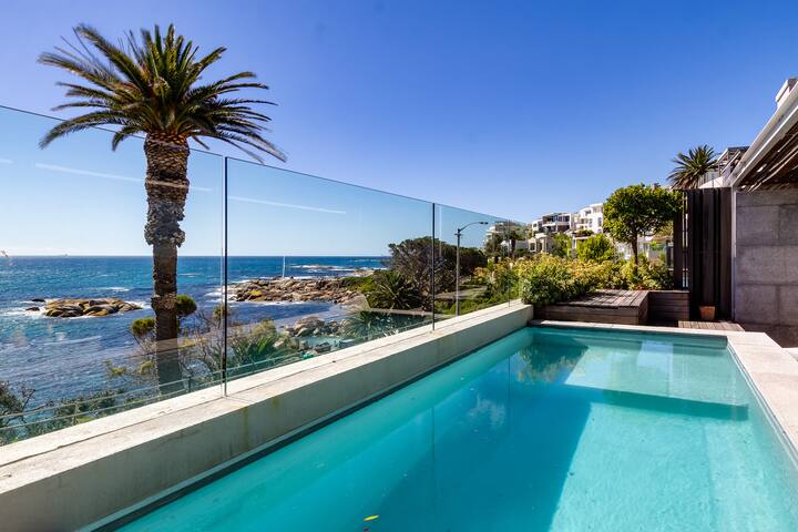 Stunning Apartment, Accross From The Ocean gallery image 2