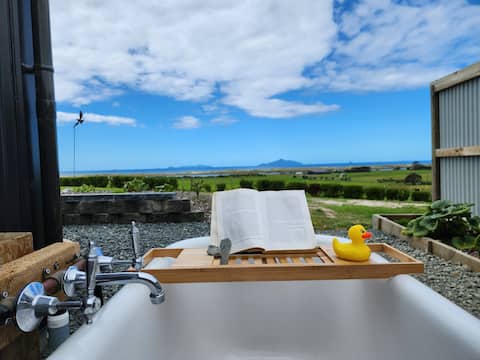 Popular Waipu Cove haven with amazing views